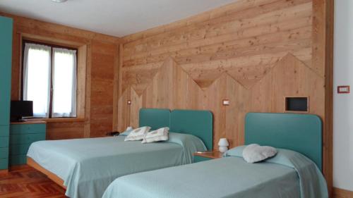 A bed or beds in a room at Mont Gelé