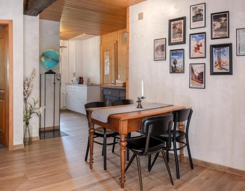 Η κουζίνα ή μικρή κουζίνα στο Cute chalet in Kandersteg