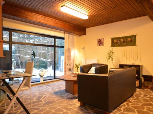 Ruang duduk di Cosy Apartment in Manderscheid with Balcony