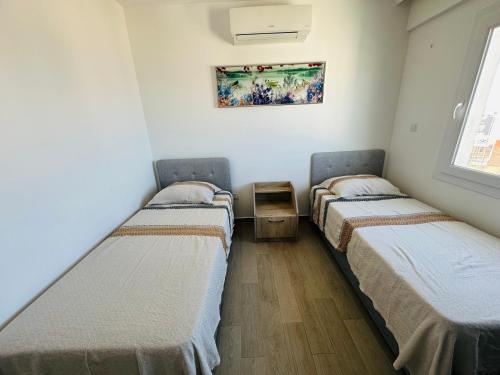 two beds sitting in a room with at North Residence Deniz Manzaralı Daire in Kérynia