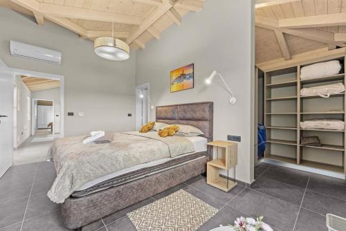 Una cama o camas en una habitación de Villa Lunistra