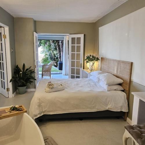 Кровать или кровати в номере Shabbat Guest House and Spa, Hartbeespoort