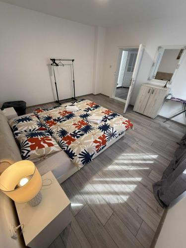 a bedroom with a bed with a flowered blanket at Apartman MATEA in Pirot