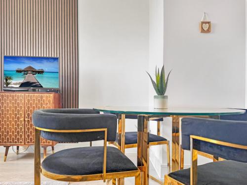 Телевизор и/или развлекательный центр в Towergate Retreat
