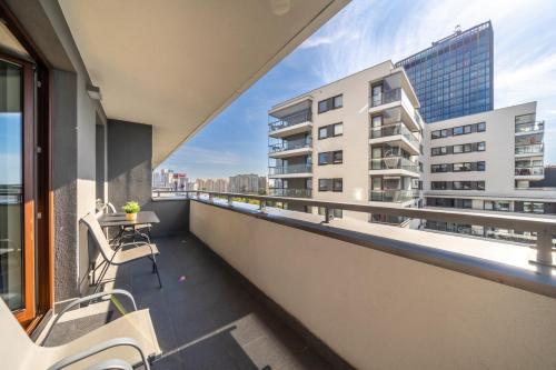 Modern 2BR Apartment Balcony Free Private Parking Warsaw Arkadia