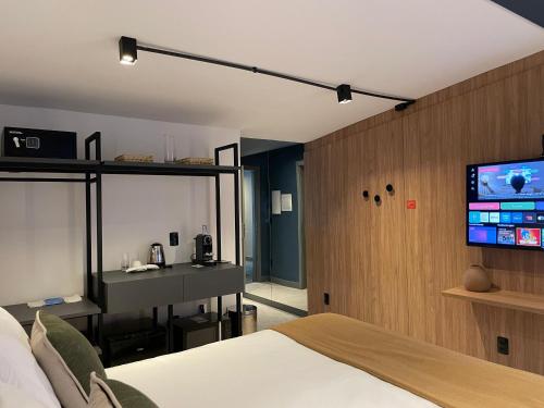TV a/nebo společenská místnost v ubytování Xtay Oslo Florianópolis - Estúdios completos e bem decorados, em região privilegiada