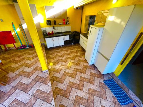 Dapur atau dapur kecil di Chácara Roteiro do Vinho com Wi-Fi