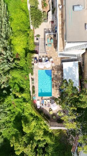 Piscina en o cerca de Follow the Sun Boutique Hostel - Pool, Breakfast & Sea Views