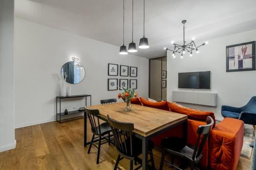 Domillion New City Hall Duplex D11C for 12 ppl