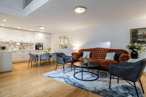 Domillion 3bdr Huge Town Hall Luxury Apt AC D3948