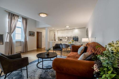 Η κουζίνα ή μικρή κουζίνα στο Domillion 3bdr Huge Town Hall Luxury Apt AC D3948