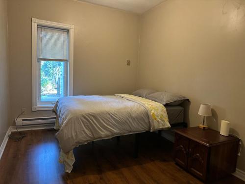 Katil atau katil-katil dalam bilik di Maple Tree Oasis 2 bedroom in Pickering
