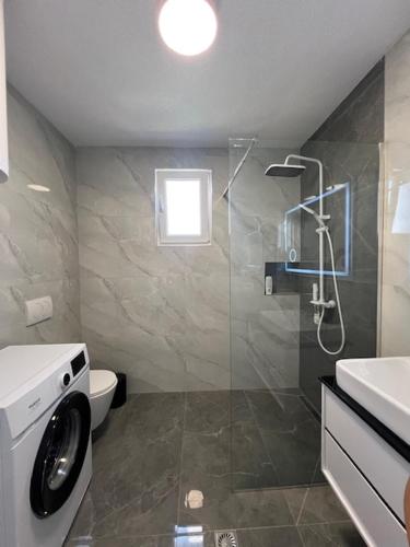 Bilik mandi di Apartments in Klina