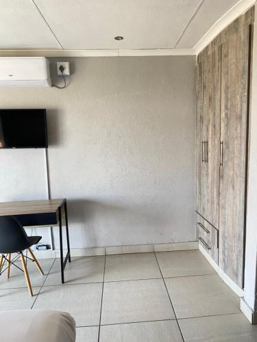 Μια τηλεόραση ή/και κέντρο ψυχαγωγίας στο THABAKGOLO GUEST HOUSE