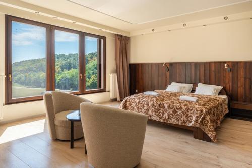 Ένα ή περισσότερα κρεβάτια σε δωμάτιο στο Hubertus Vendégház