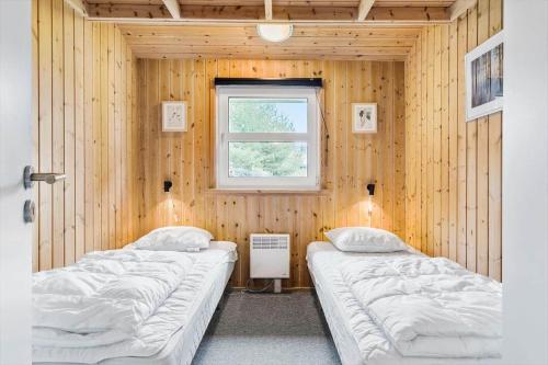 Ένα ή περισσότερα κρεβάτια σε δωμάτιο στο TV1311-Bindslev-Ostervej-40