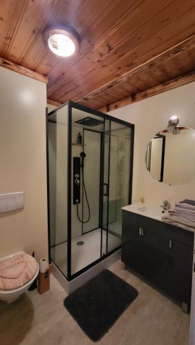 Ένα μπάνιο στο CHAMBRES D'HOTES-GITES Entre NOUS 88