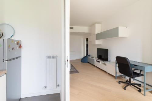 an office with a desk and a chair in a room at GuestHost - Milano 2 Bright Apartment in Vimodrone