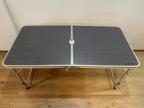 a ping pong table sitting on top of a wooden floor at BU1 瀬々串 海テラスSesekushi Umi terrace in Kagoshima