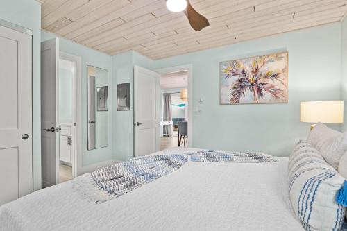 a white bedroom with a bed and a ceiling at Sea Dream - Pet Friendly, Located in Siesta Key Village, Steps to Siesta Key Beach! in Bailey Hall