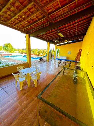 Kolam renang di atau dekat dengan Chácara Roteiro do Vinho com Wi-Fi