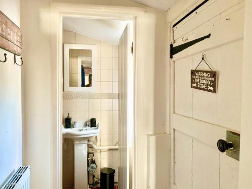 Koupelna v ubytování Watts Cottage, Cosy 2 bed, historical home