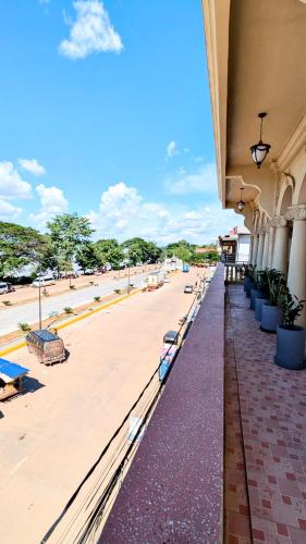 a balcony of a building with a beach and a street at Sampheap Guesthouse in Stœ̆ng Trêng