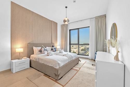 a bedroom with a bed and a large window at Stylish 1 Bedroom Apartment Near Burj Al Arab (Madinat Jumeirah) in Dubai