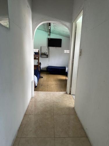 a hallway with an archway in a room at Hotel Balneario los Guaduales in Villeta
