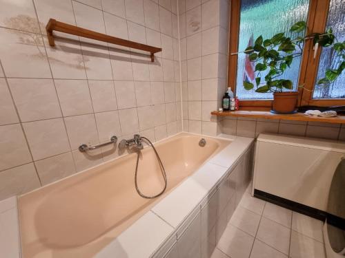 Un baño de Hideaway for 6 guests only 30 min to Munich
