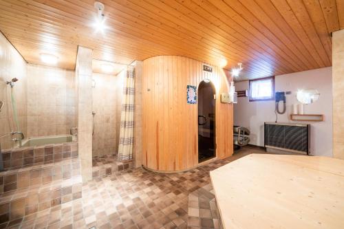 Bilik mandi di LAAX Homes - Casa Ansiel