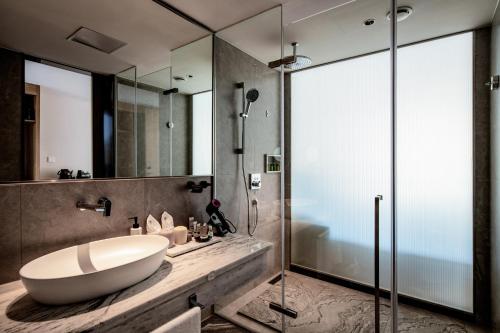 a bathroom with a sink and a large mirror at 至也 黄果树 in Xinggong