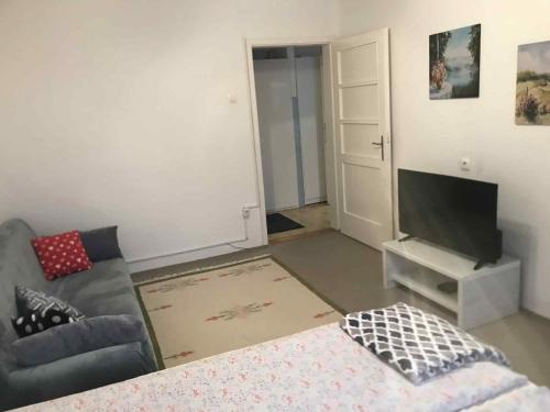 Μια τηλεόραση ή/και κέντρο ψυχαγωγίας στο Mali kutak