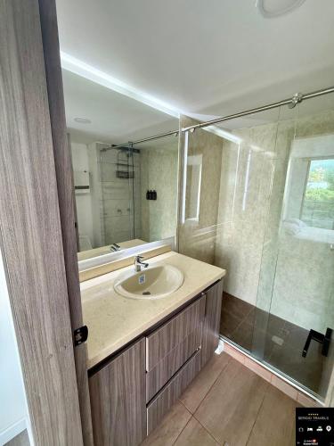 a bathroom with a sink and a shower at Alamos Loft calle 14 in Pereira