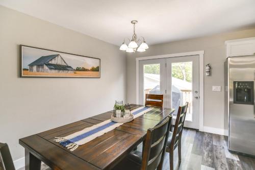 Η κουζίνα ή μικρή κουζίνα στο 4 Mi to Big Creek State Park Spacious Family Home