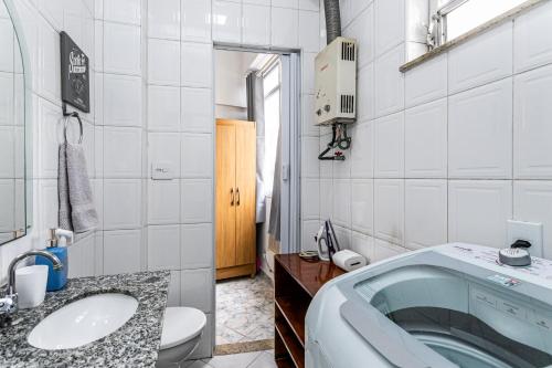 a bathroom with a sink and a tub in it at 200 metros Praia de Copacabana - Studio Completo in Rio de Janeiro