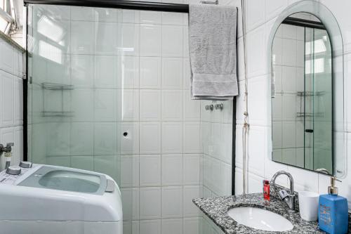 a white bathroom with a sink and a mirror at 200 metros Praia de Copacabana - Studio Completo in Rio de Janeiro
