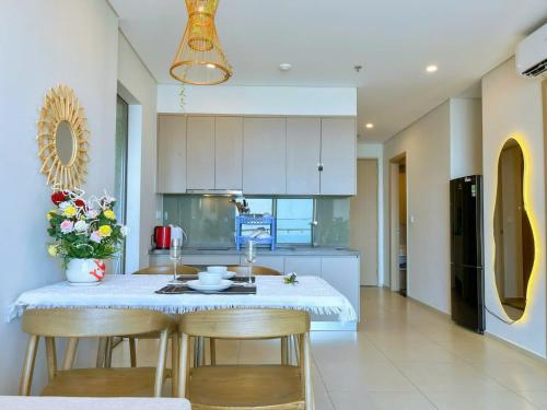 Kuchyň nebo kuchyňský kout v ubytování The Song Premium Apartment - Căn Hộ Du Lịch Biển - Anh Khoa Homestay