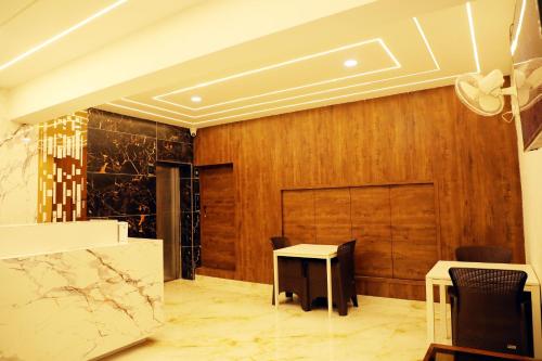 Un lugar para sentarse en Hotel Heraa Inn
