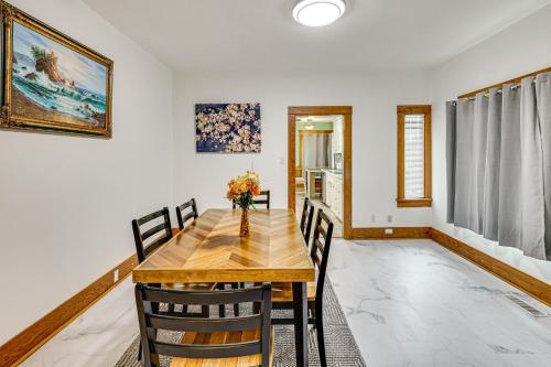 ピュアラップにあるWalk to Eats and Events! Downtown Puyallup Homeのギャラリーの写真