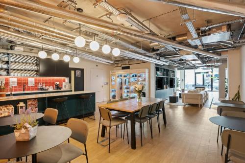 a dining room with a table and chairs at Luxury 3-Bed Apt in Wembley Park UpTo 30 percent OFF in London