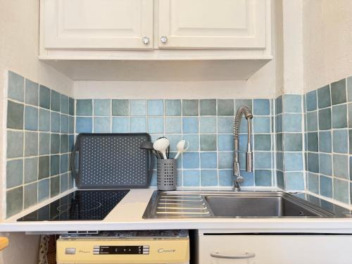 Cucina o angolo cottura di Cannes Conseil Immo - Appartement 1 chambre, zone semi piétonne -Tol-
