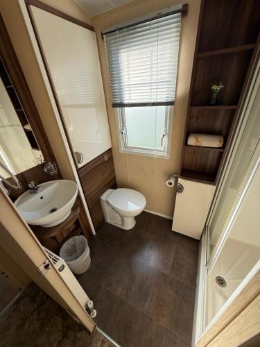 Ένα μπάνιο στο No13 Seaview Holiday Home