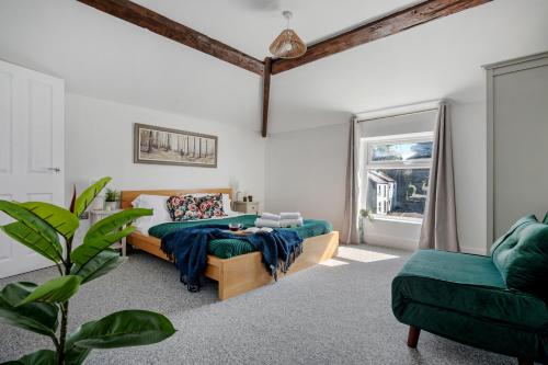 Postel nebo postele na pokoji v ubytování Hulley House by YourStays - Superb house near Hurdsfield Business Park, perfect for Astrazenica!