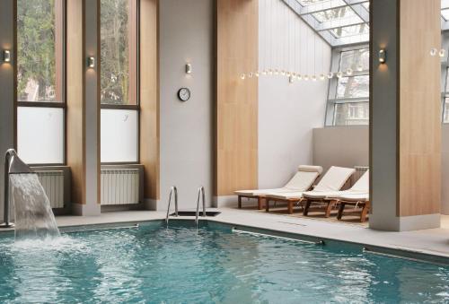 a swimming pool with a fountain in a building at Hotel Sinaia in Sinaia