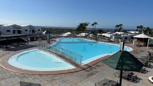 a large swimming pool at a resort at Vista Dorada in Sonnenland