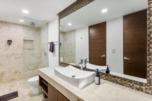 Ένα μπάνιο στο Anah Downtown condo