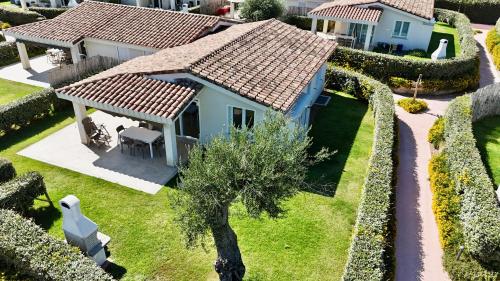 an aerial view of a house with a garden at Ville d'Ogliastra 2 - Marina Suites in Cardedu