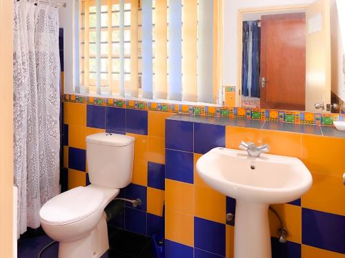 a bathroom with a toilet and a sink at Lola's Villa in Dehiwala
