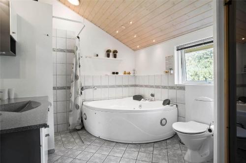 Ένα μπάνιο στο TV1115-Bindslev-Rollikevej-12